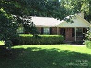 4825 Banfshire Rd in Charlotte, NC - Building Photo - Building Photo
