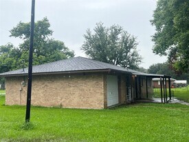 16109 Clarence St in Needville, TX - Building Photo
