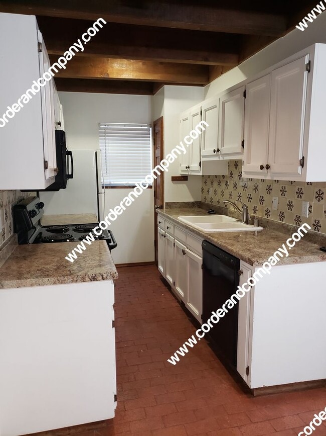 821 Live Oak Rd NE in Albuquerque, NM - Building Photo - Building Photo