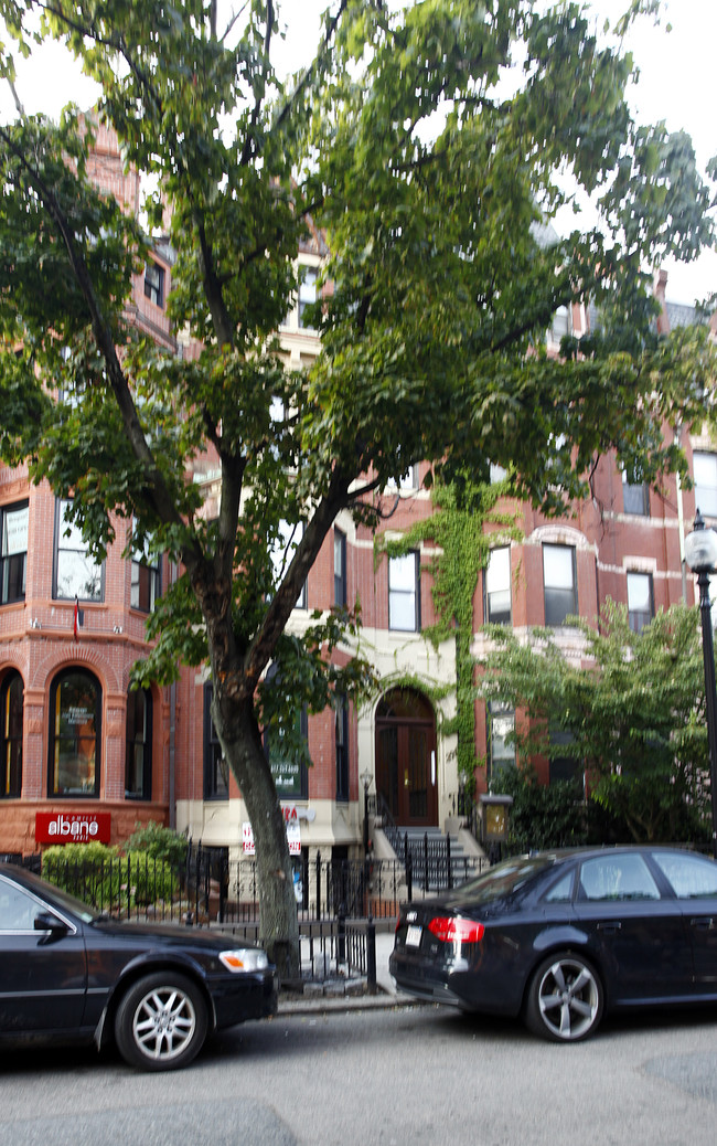 254 Newbury St in Boston, MA - Foto de edificio - Building Photo