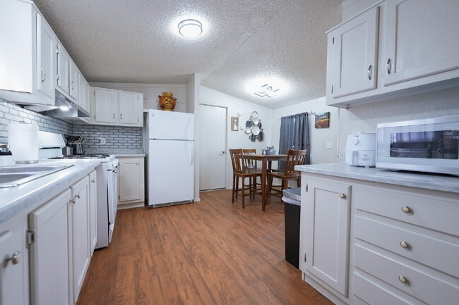 5700 Old Kirtland Hwy in Farmington, NM - Foto de edificio - Building Photo