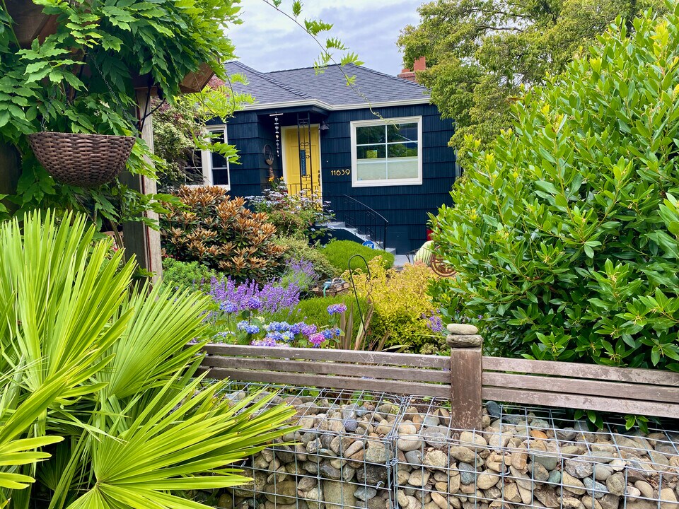 11639 1st Ave NW, Unit 116391stAve in Seattle, WA - Building Photo