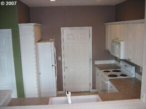 6960 SW Stanford Ct in Portland, OR - Building Photo - Building Photo