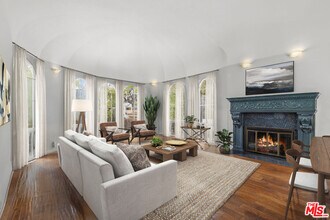 2240 Hillhurst Ave in Los Angeles, CA - Building Photo - Building Photo