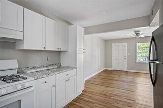 190 Opal Dr in Roswell, GA - Building Photo - Building Photo