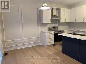 1095 Azalea Ave in Pickering, ON - Building Photo - Building Photo