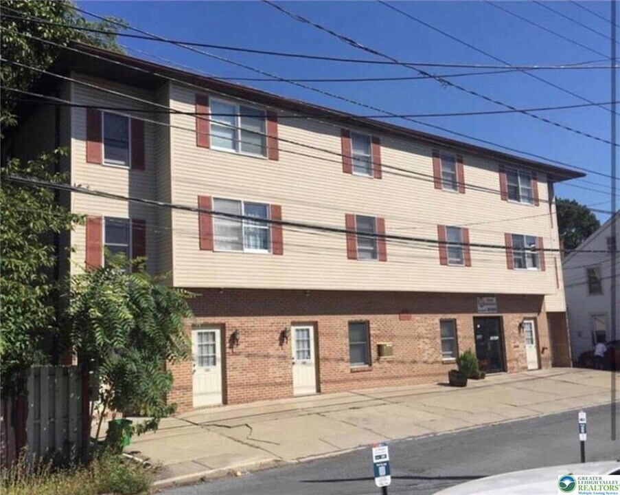 45 E Raspberry St in Bethlehem, PA - Building Photo