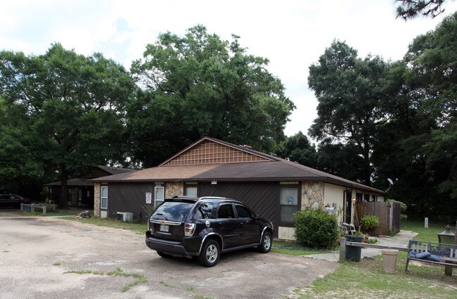 6824 Tiki Ln in Pensacola, FL - Foto de edificio - Building Photo