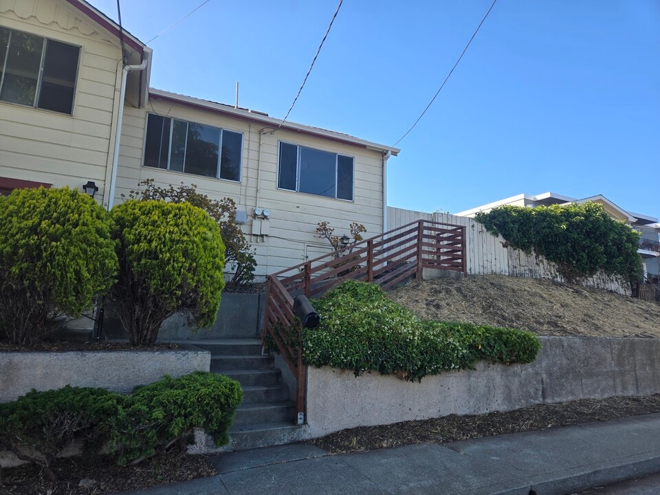 5607 El Dorado Ave in El Cerrito, CA - Foto de edificio