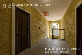 10105 Courtney Oaks Cir in Tampa, FL - Foto de edificio - Building Photo