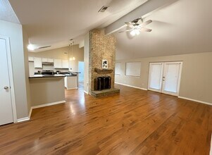 1014 Stoneleigh Ct in Tomball, TX - Building Photo - Building Photo