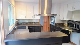 12220 Densmore Ave N in Seattle, WA - Building Photo