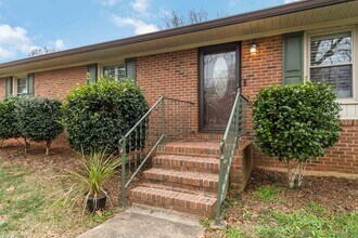 405 Hillcrest Dr in Huntersville, NC - Building Photo - Building Photo