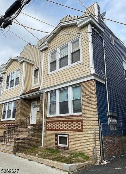 680 18th Ave in Irvington, NJ - Building Photo