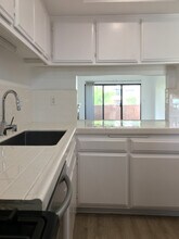 4627 Finley Ave, Unit 305 in Los Angeles, CA - Building Photo - Building Photo