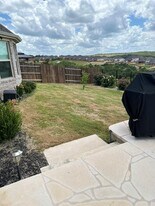22208 Coyote Cave Trl in Briarcliff, TX - Building Photo