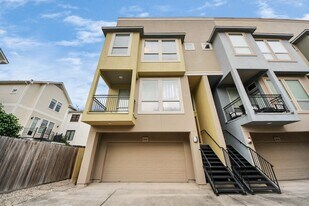 5526 Crooms St in Houston, TX - Building Photo