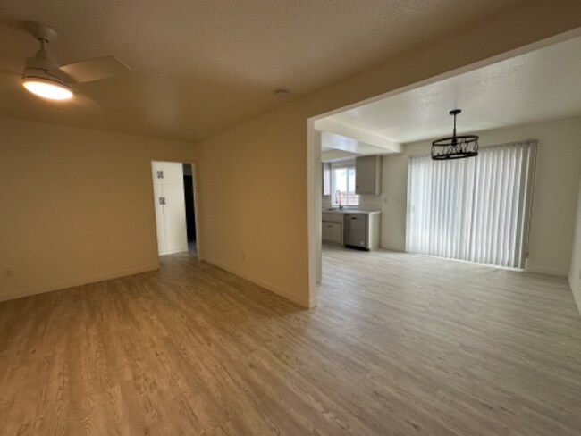 210 S Illinois St, Unit Apt 2 in Anaheim, CA - Building Photo - Building Photo