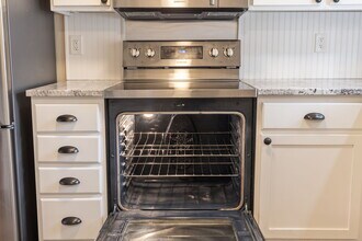 1100 Excalibur Dr in Grants Pass, OR - Building Photo - Building Photo