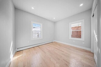 170-6 Foch Blvd in Queens, NY - Foto de edificio - Building Photo