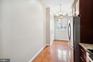 528 S 13th St in Philadelphia, PA - Building Photo