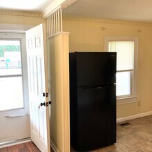 313 W Ballard St in Cherryville, NC - Foto de edificio - Building Photo