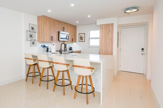 1391 S Ocean Blvd in Pompano Beach, FL - Building Photo - Building Photo