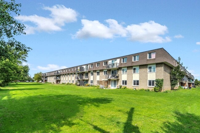 16th Street Apartments in Owen Sound, ON - Building Photo - Building Photo