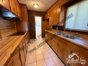 4455 S 5th St in Beaumont, TX - Building Photo - Building Photo