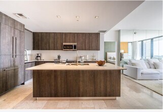68 SW 6th St in Miami, FL - Building Photo - Building Photo