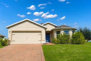 211 NE 20th St in Cape Coral, FL - Building Photo