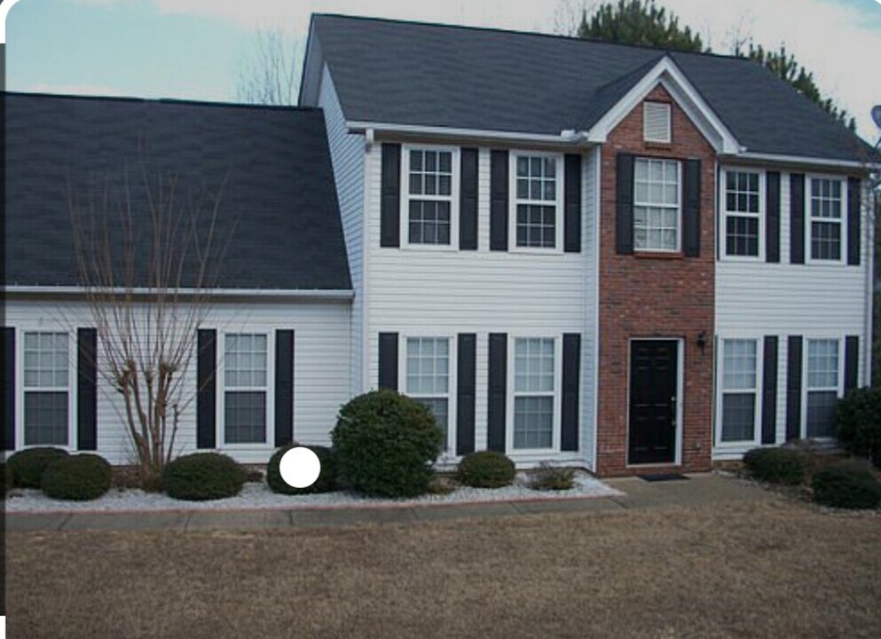 995 Spring Ives Dr in Lawrenceville, GA - Building Photo
