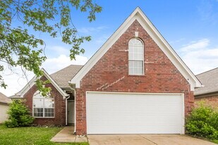 8236 Clubview Dr in Olive Branch, MS - Building Photo