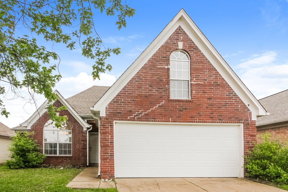 8236 Clubview Dr in Olive Branch, MS - Building Photo