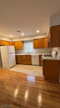546 Magnolia Ave in Elizabeth, NJ - Foto de edificio - Building Photo