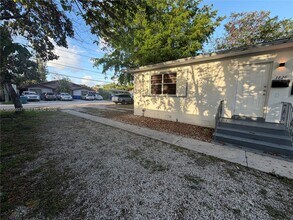 3828 SW 29th St in Miami, FL - Building Photo - Building Photo