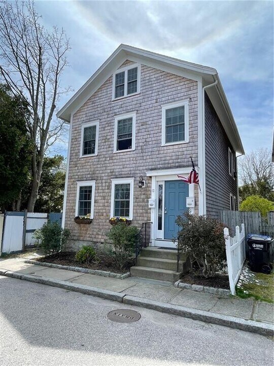 12 Callender Ave in Newport, RI - Building Photo