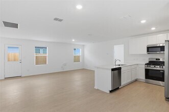 596 Sormonne Lp in Kyle, TX - Building Photo - Building Photo