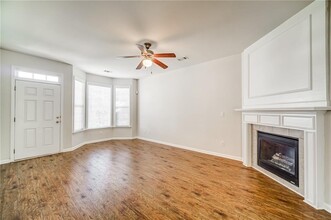 374 St Claire Dr in Alpharetta, GA - Building Photo - Building Photo