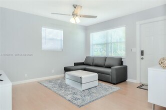 1015 SW 30th St in Fort Lauderdale, FL - Building Photo - Building Photo