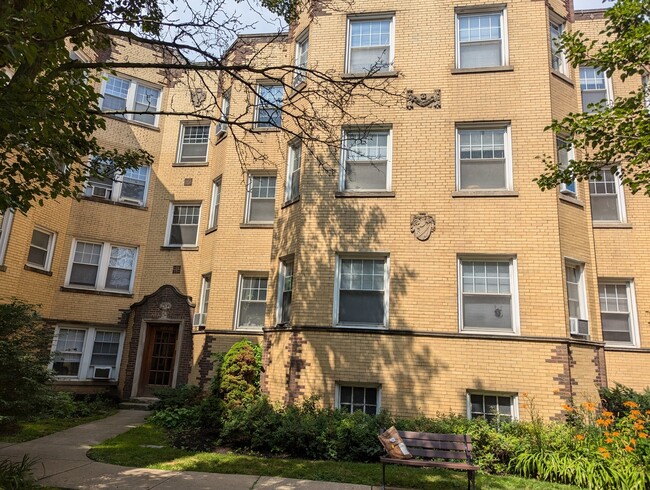 property at 4406 N Rockwell St