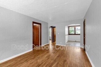 137 Sanders Rd in Buffalo, NY - Building Photo - Building Photo