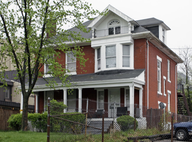 225 Erkenbrecher Ave in Avondale, OH - Building Photo - Building Photo