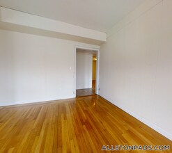 1135 Commonwealth Ave in Boston, MA - Building Photo - Building Photo