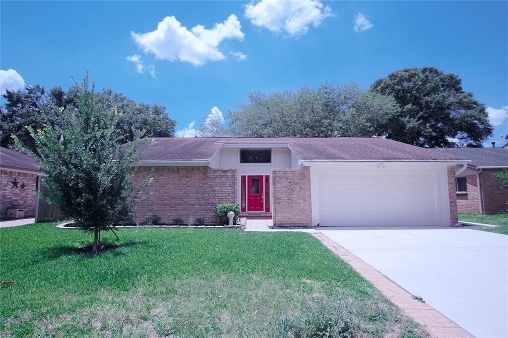 15827 Echo Canyon Dr in Houston, TX - Building Photo