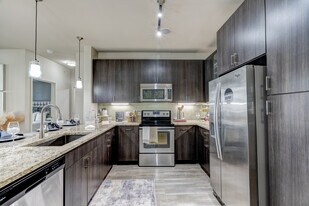 Vista Energy Corridor in Houston, TX - Building Photo