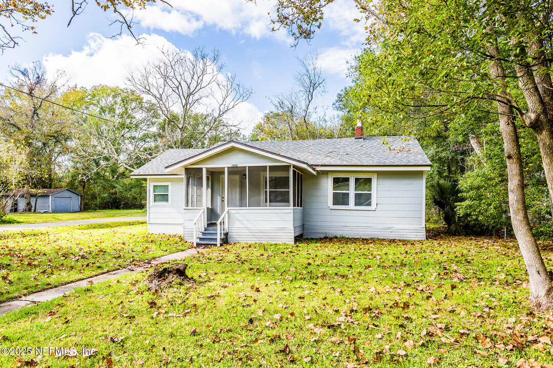 1052 Woodstock Ave in Jacksonville, FL - Building Photo
