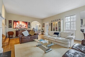 123 N Wyoming Ave in South Orange, NJ - Building Photo - Building Photo