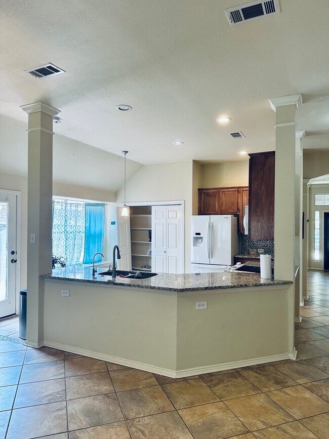 property at 2805 Glen Hollow Dr