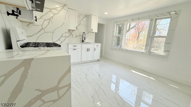589 Eder Ave in Franklin Lakes, NJ - Building Photo - Building Photo